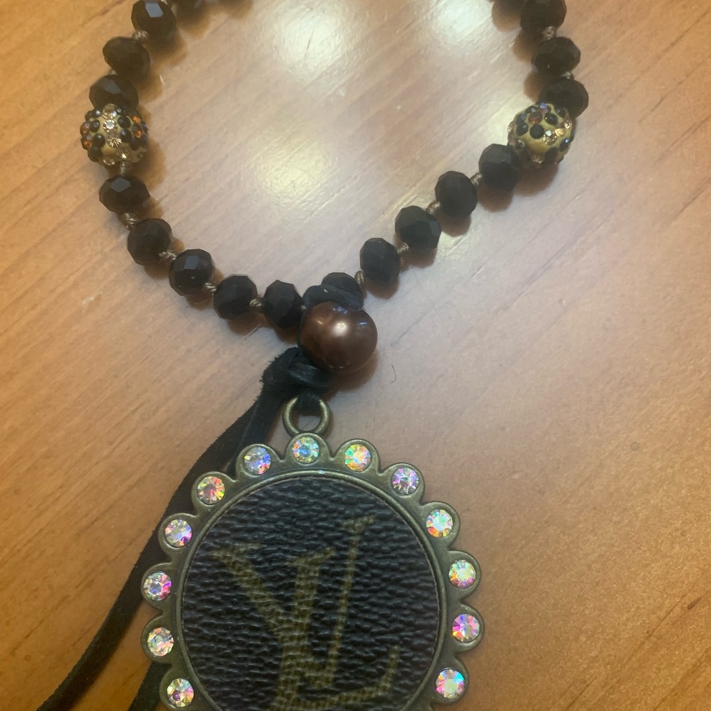 Elegant Black Beaded Necklace with Pendant